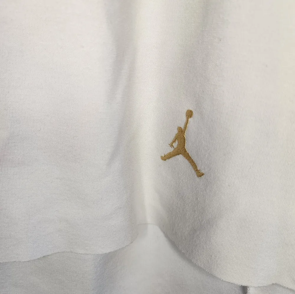 Jordan white athletic top size medium - Image 2