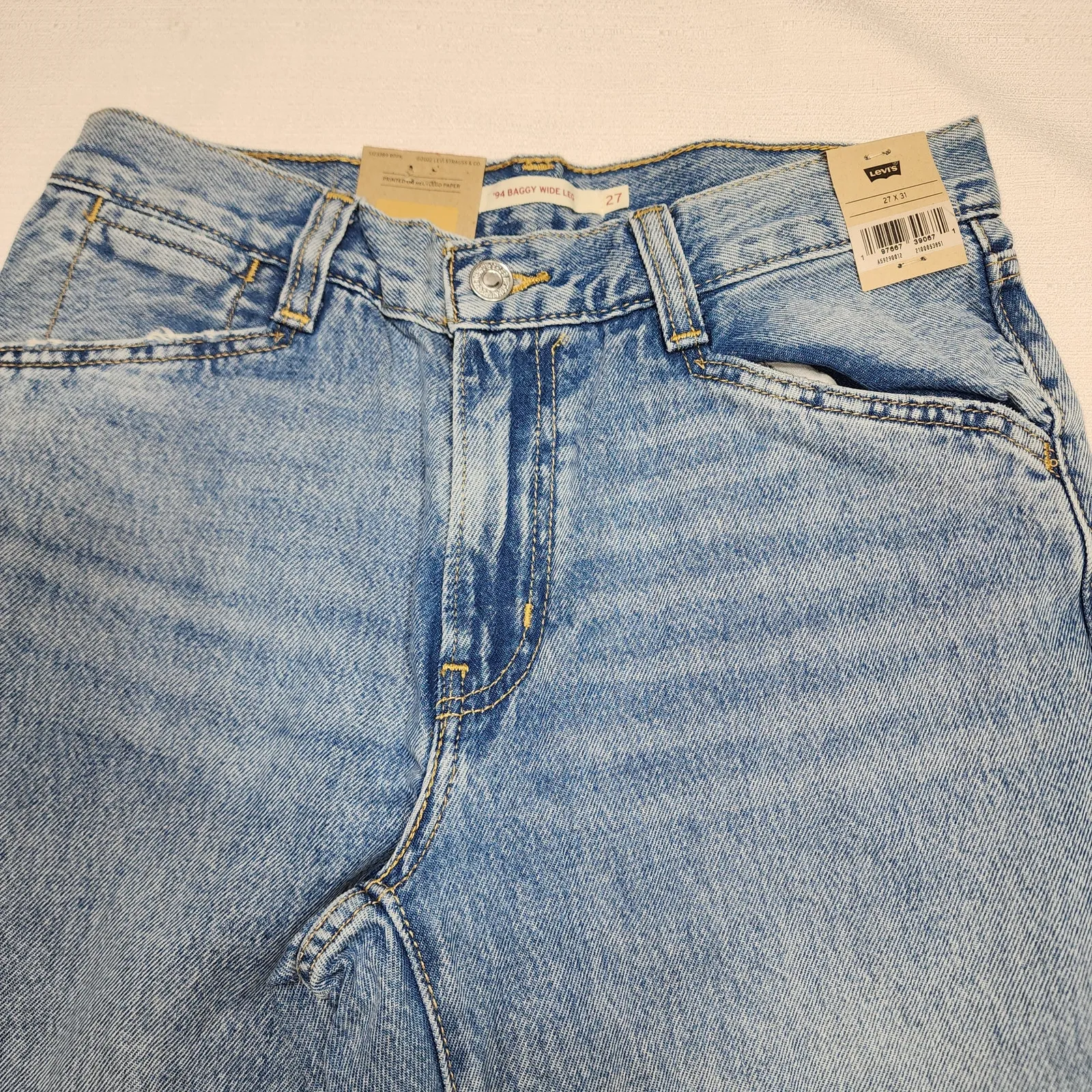 Levi's 94 baggy wide leg mid rise loose hips and thigh W27''x L31'' women's - Image 4