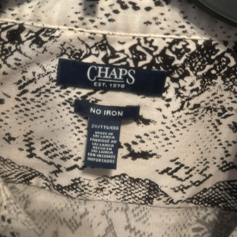 CHAPS no iron snakeskin print shirt, size 2x - Image 3