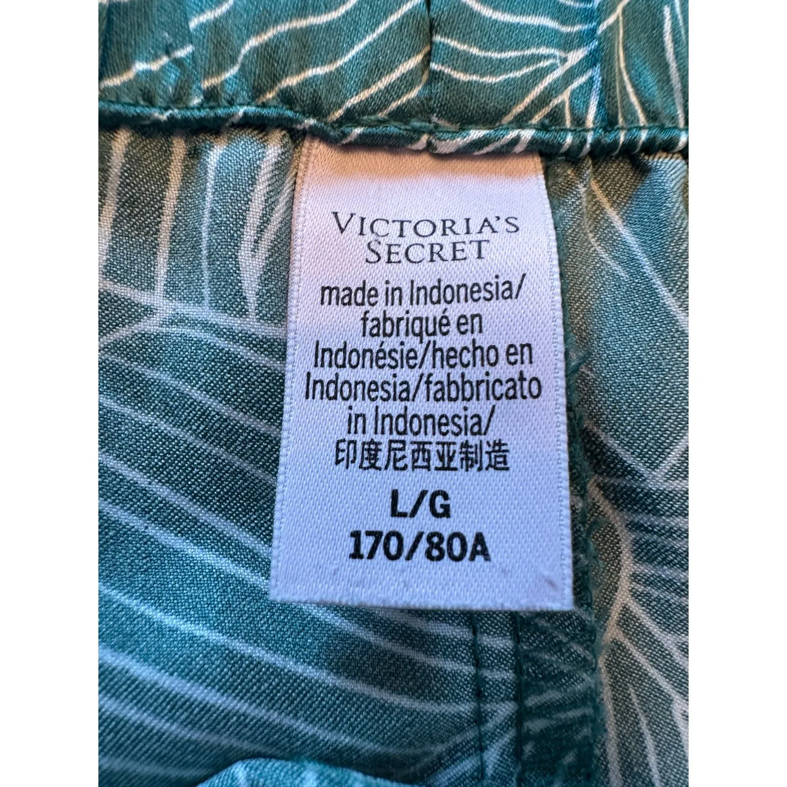 Victorias Secret Satin Banana Leaf Tank and Shorts Set Size Medium Green - Image 9