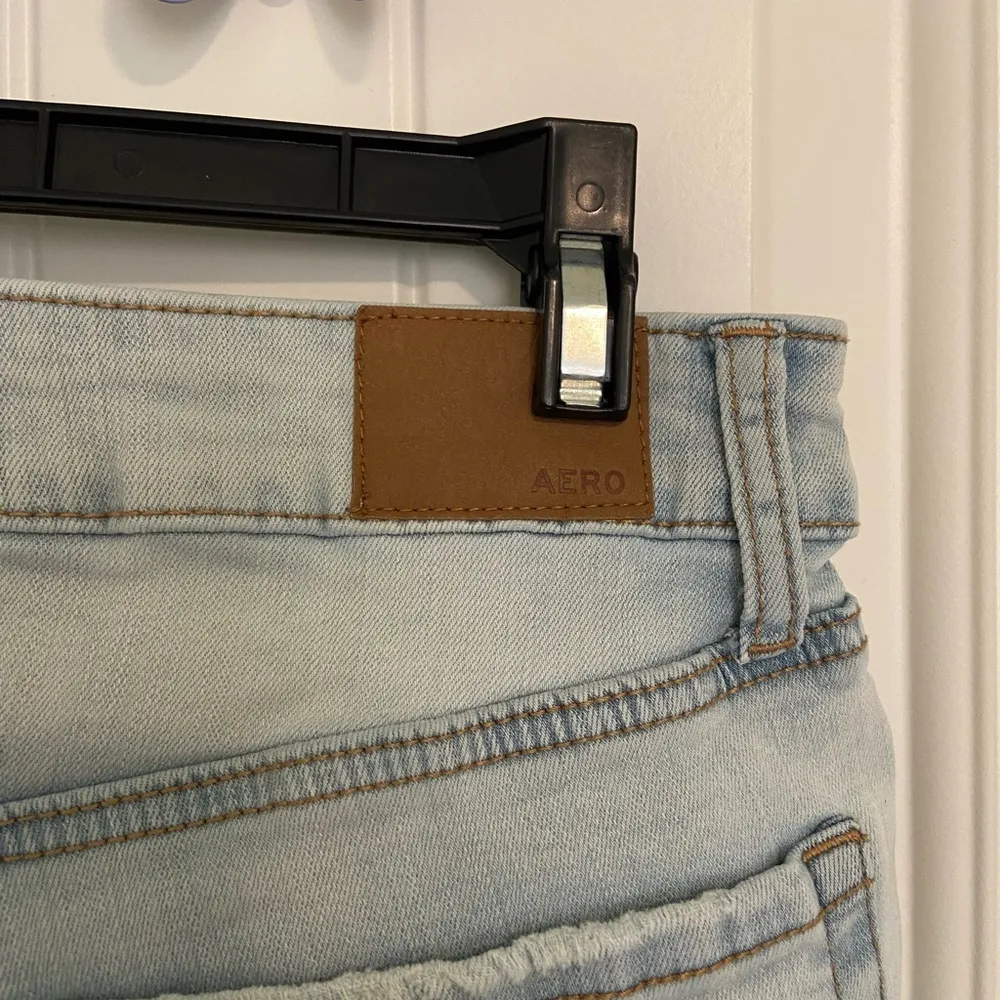 Aeropostale women’s high rise midi light wash cuffed ripped jean shorts — size 2 - Image 4