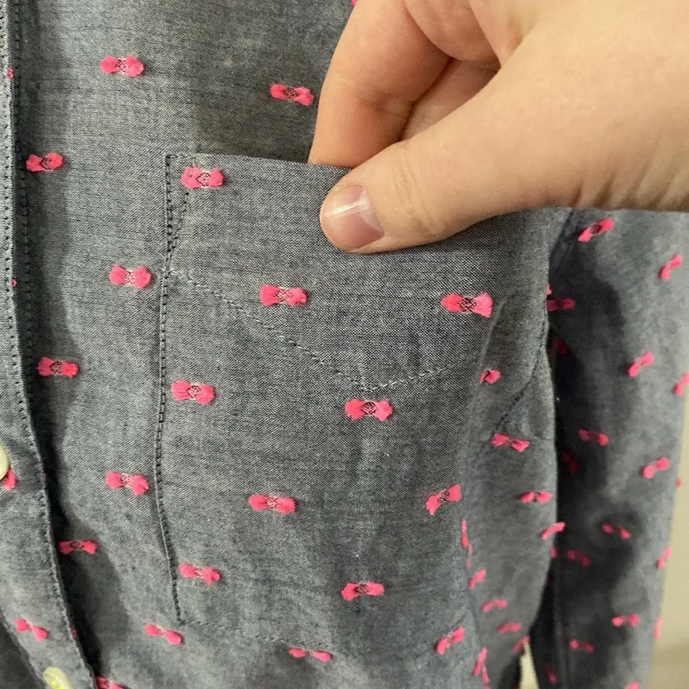 Splendid chambray shirt box pleat back with neon pink clip dot pattern size S - Image 11