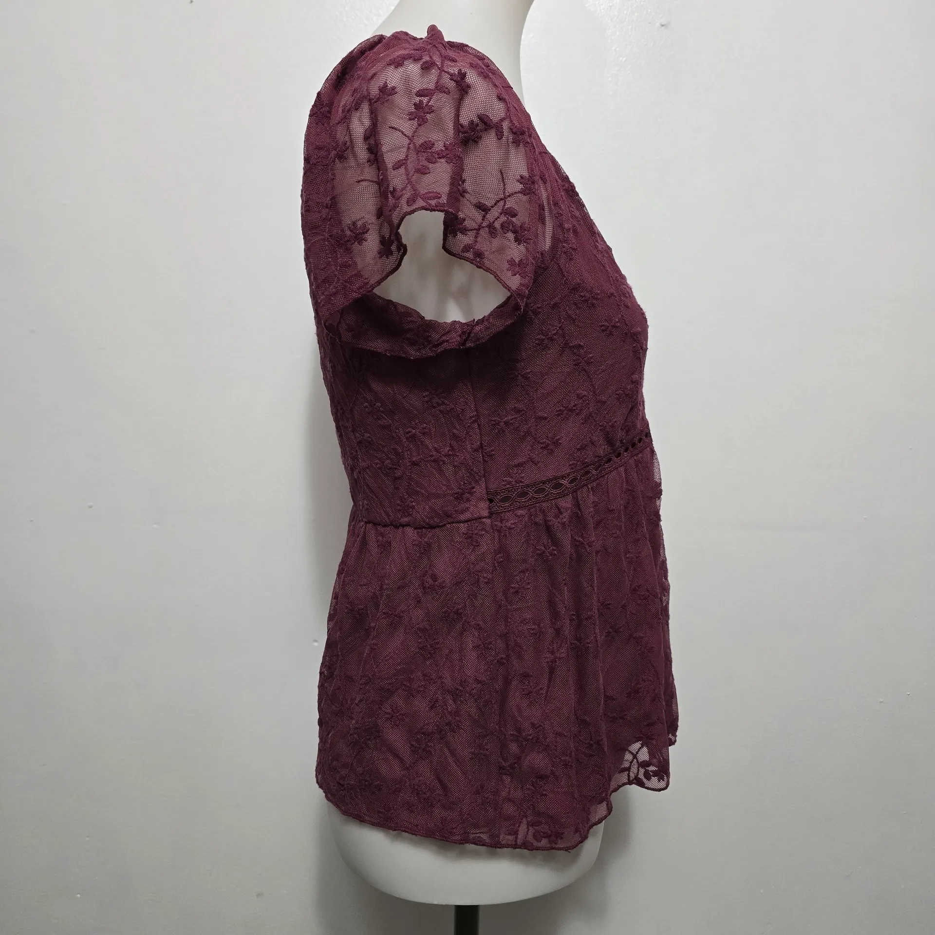 American Rag Cie Burgundy Lace Babydoll Blouse Medium Boho Romantic Feminine - Image 4