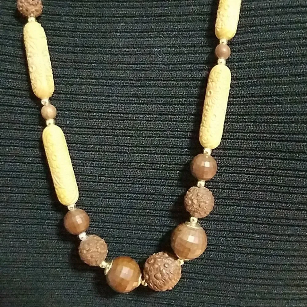 Vintage Brown & Tan Floral Patterned Necklace - Image 2
