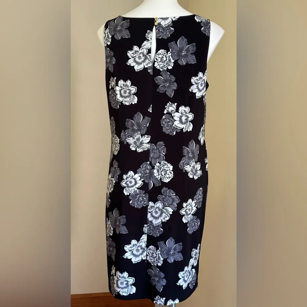Ann Taylor Black & White Floral Print Key Hole Button In Back Sz M With Lining - Image 3