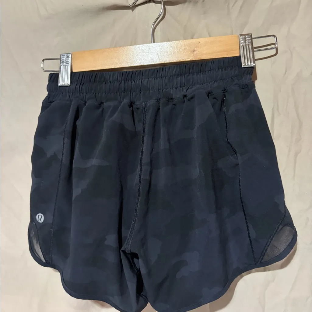 Lululemon Hotty Hot Short II *Long 4" - Image 2