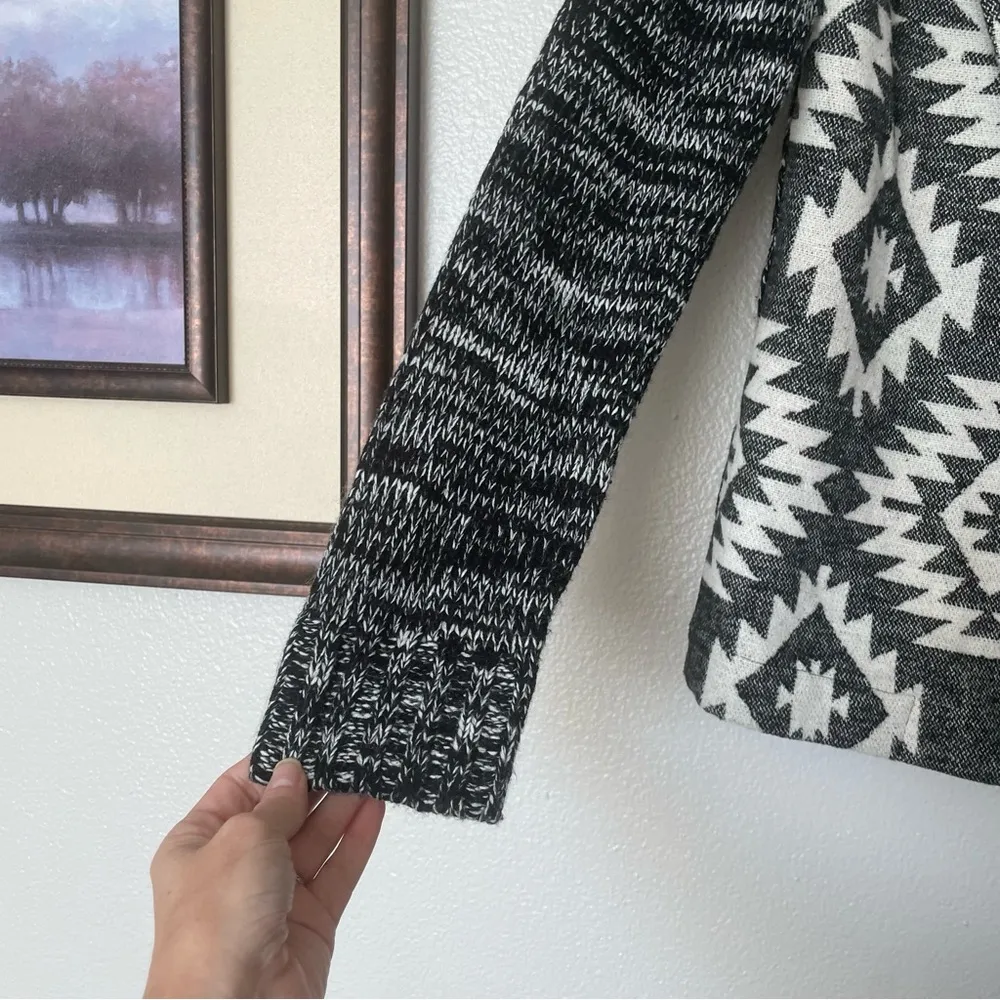 Skies Are Blue Aztec Southwest Print Open Front Cardigan Size Medium - Image 6
