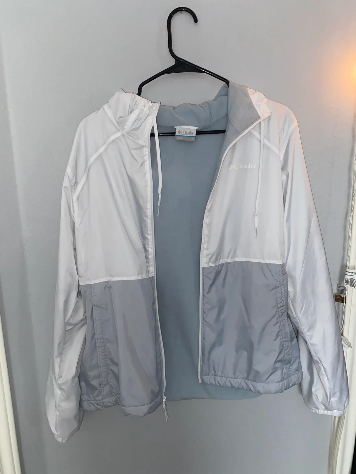 Columbia Hooded White Jacket - Image 3