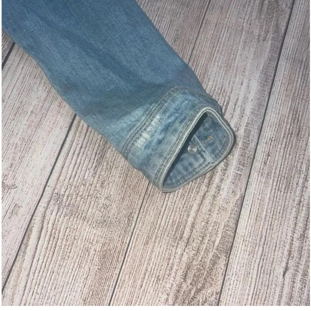 Live a Little denim jacket women’s size Small jean light blue button pockets - Image 5