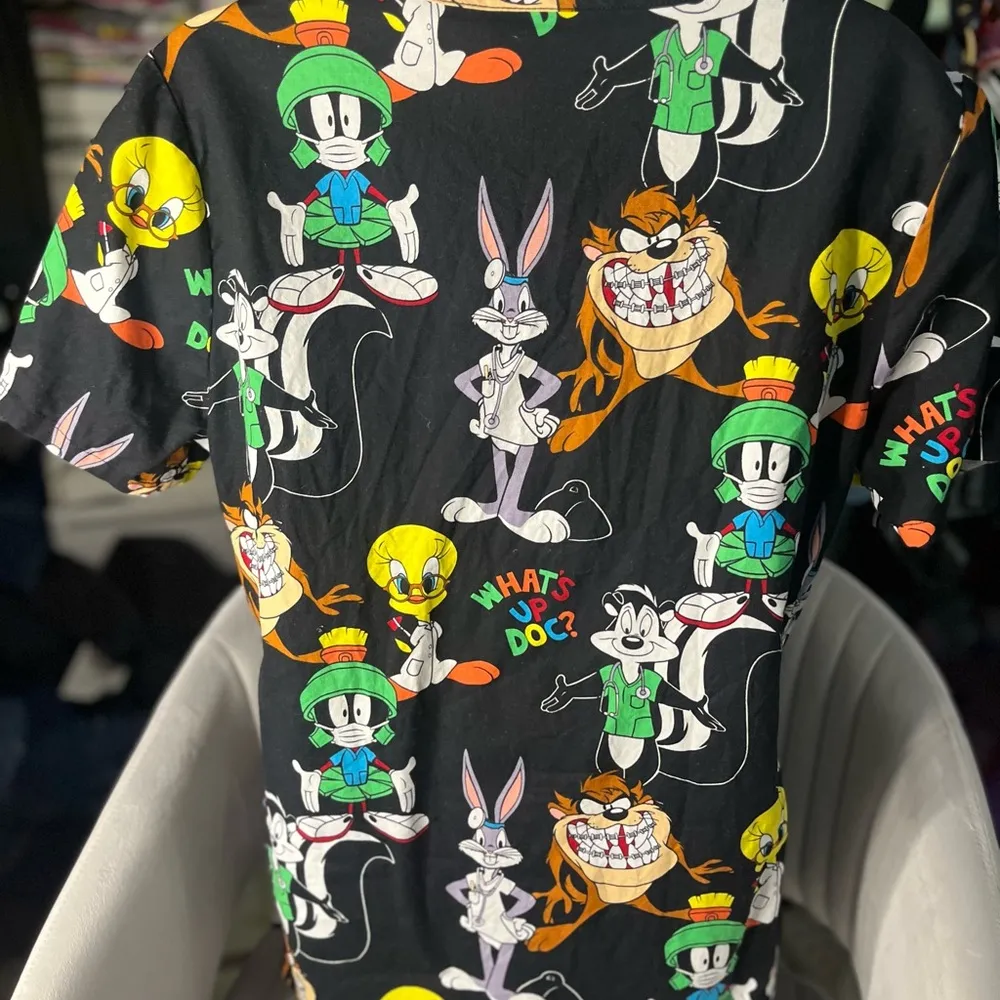 Looney Tunes ”What’s up Doc?” scrub top - Image 6