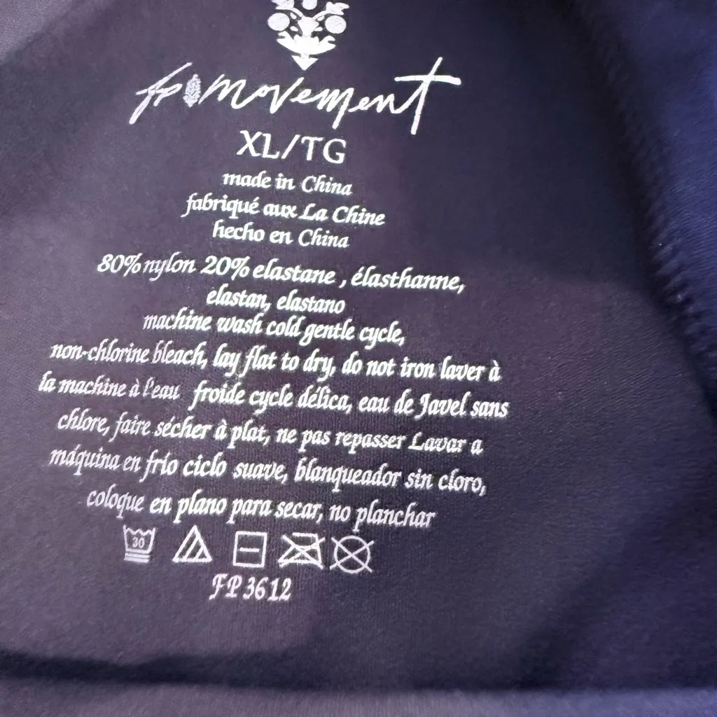 Free People Movement NWT Epic Mock Neck Muscle Tank in Navy size XL - Image 9