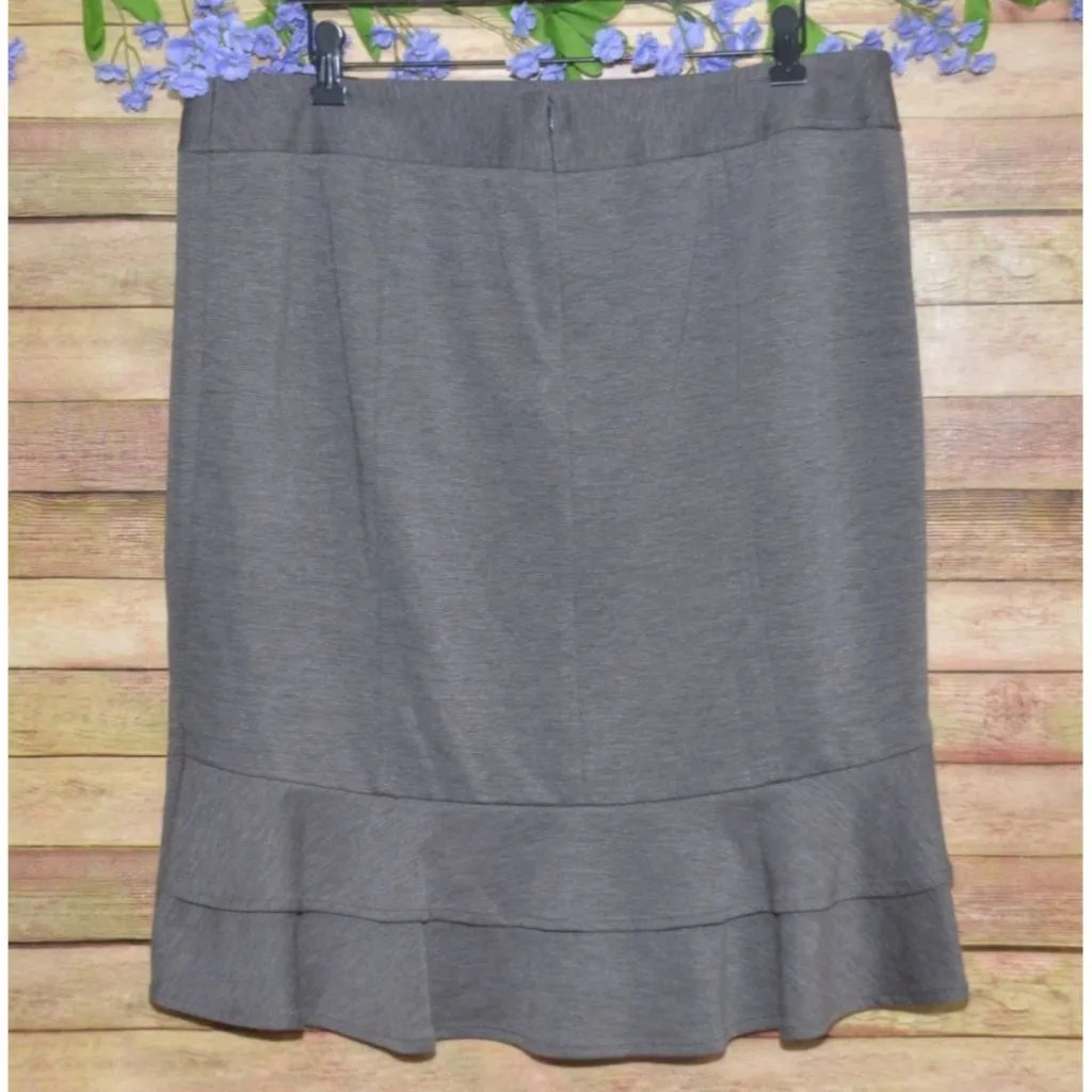 NWT Lane Bryant Ponte Knit Ladies Gray Knee Length Pencil Skirt Size 16 Career - Image 3