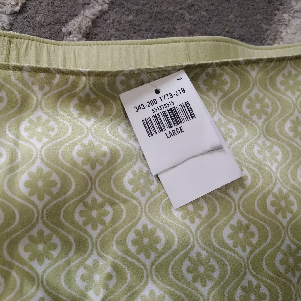 NEW Hollister Light Green Patterned Mini Skirt - Image 2