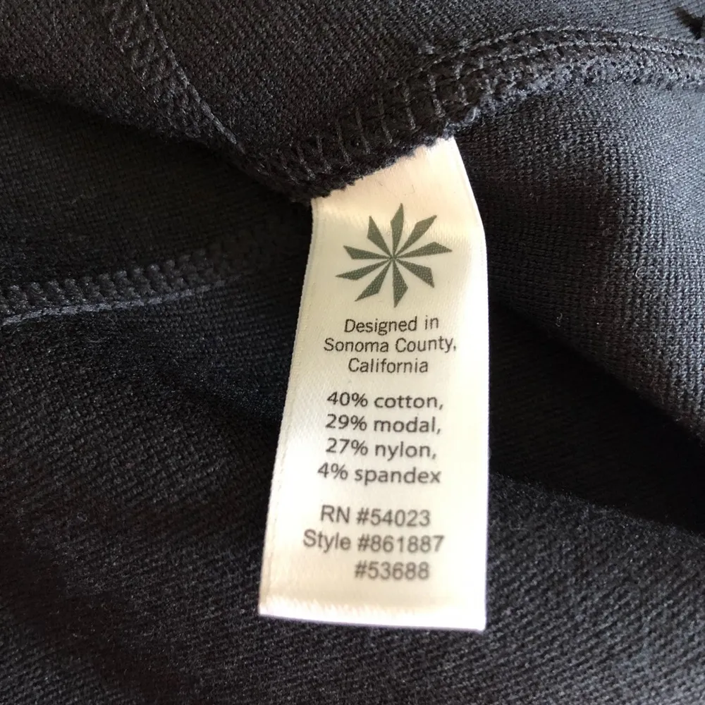 Athleta Strata Ponte Black Skirt with front zipper pockets size XS - Image 5