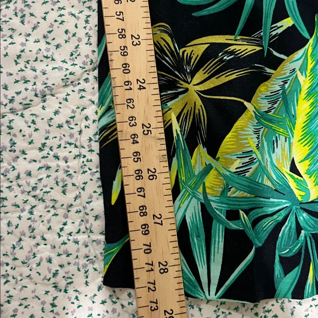 Bar III's cabana-printed crop top. Pair it with the matching pant size small - Image 9