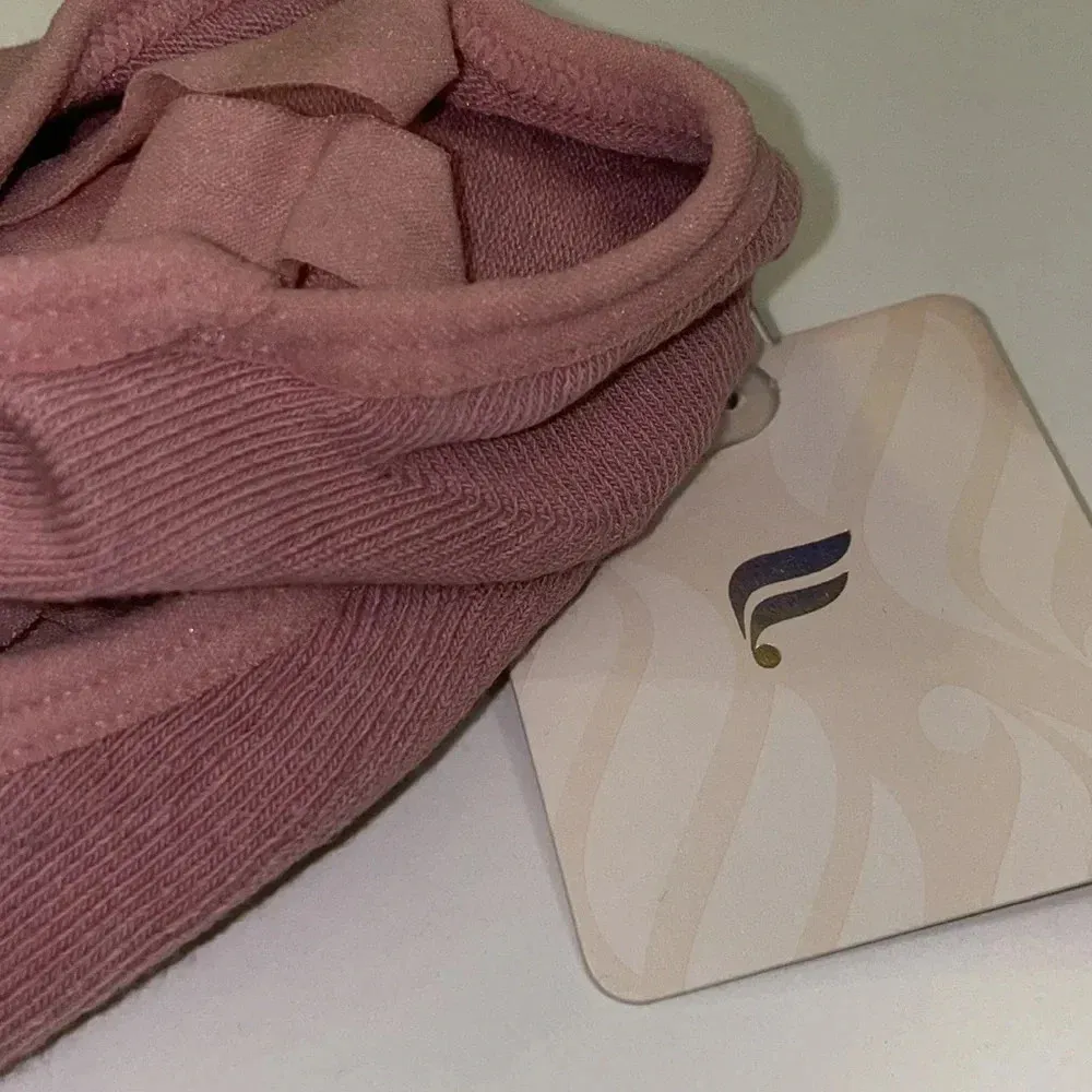 New Pilates Socks Lace Up Pink New in Package - Image 3