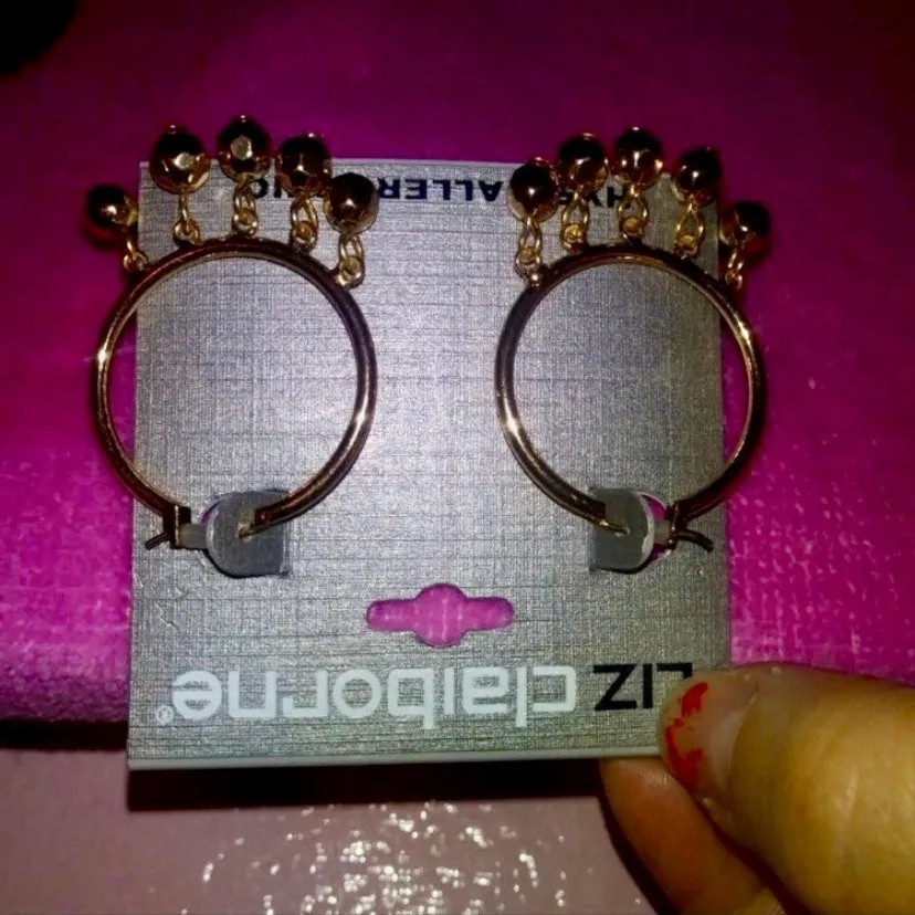 Liz Claiborne NWT  hypo allergenic Liz trend table hoop earrings gold - Image 2