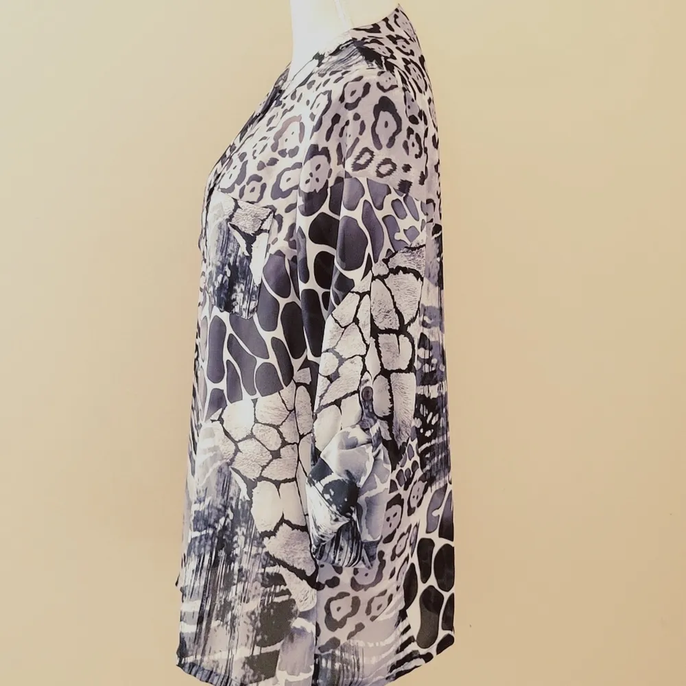 Susan Graver animal print button down size small - Image 4