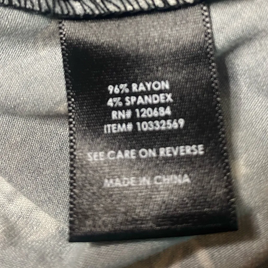 Torrid 3 (3X) Spooky Tattoo Print Maxi Dress Skull Anchor Swallow
Halloween Goth - Image 10