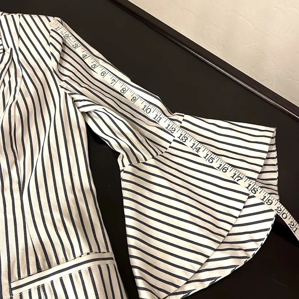 Cabi Olé Bell Sleeve Navy Striped Blazer
Jacket Size 6 - Image 11