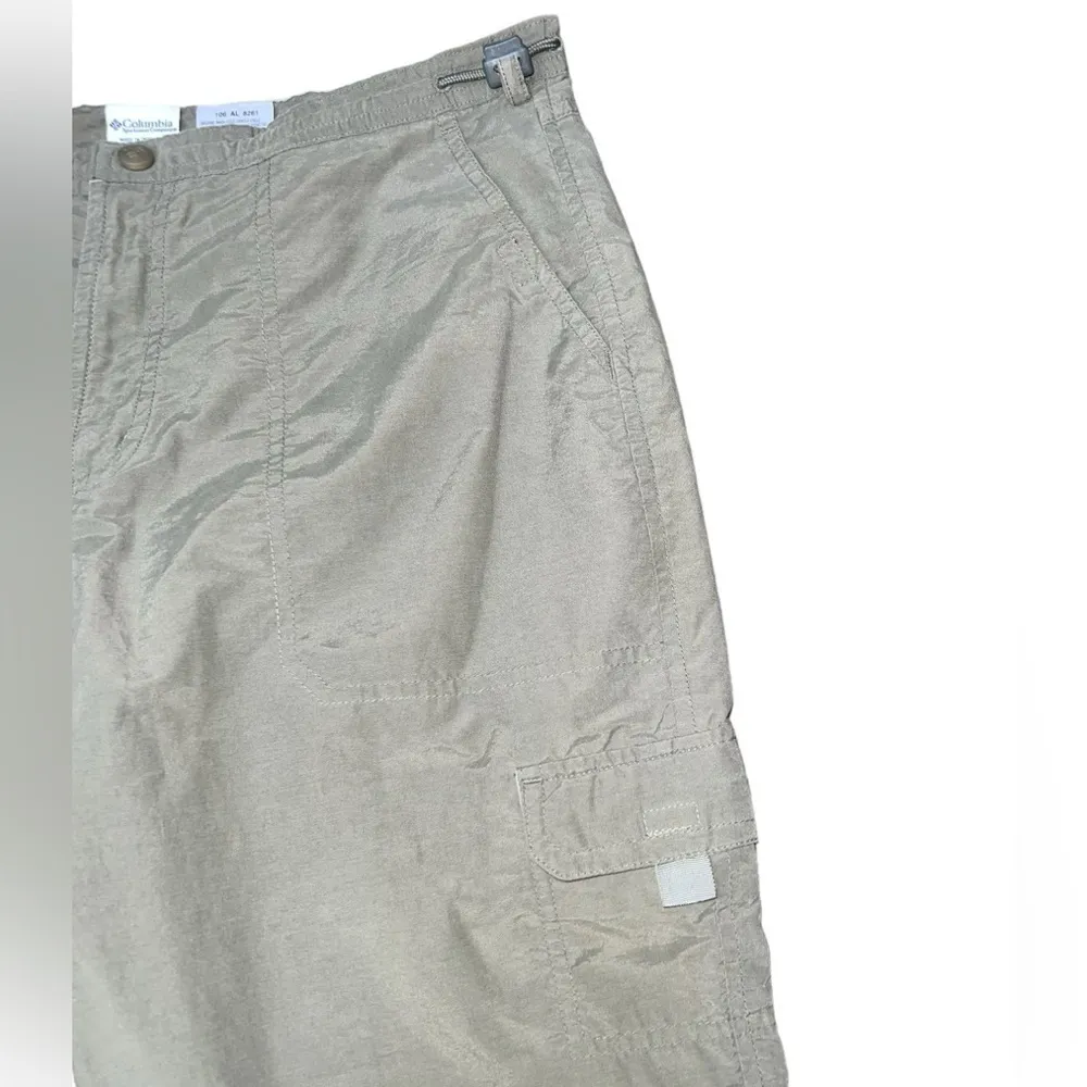 Columbia Green Olive Cargo  Crop pants  Size M - Image 3