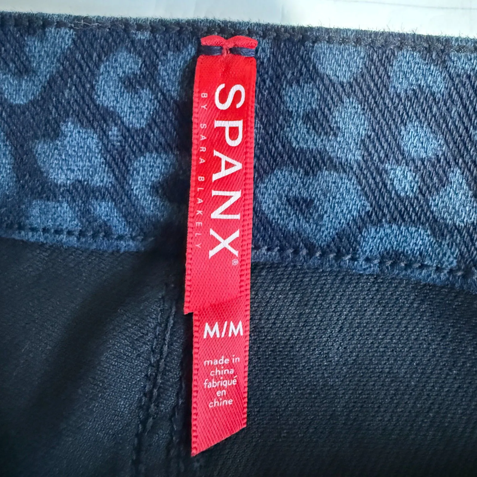 SPANX Jean-ish Ankle Legging High Rise Pull On Jeans Blue‎ Leopard Denim M - Image 5