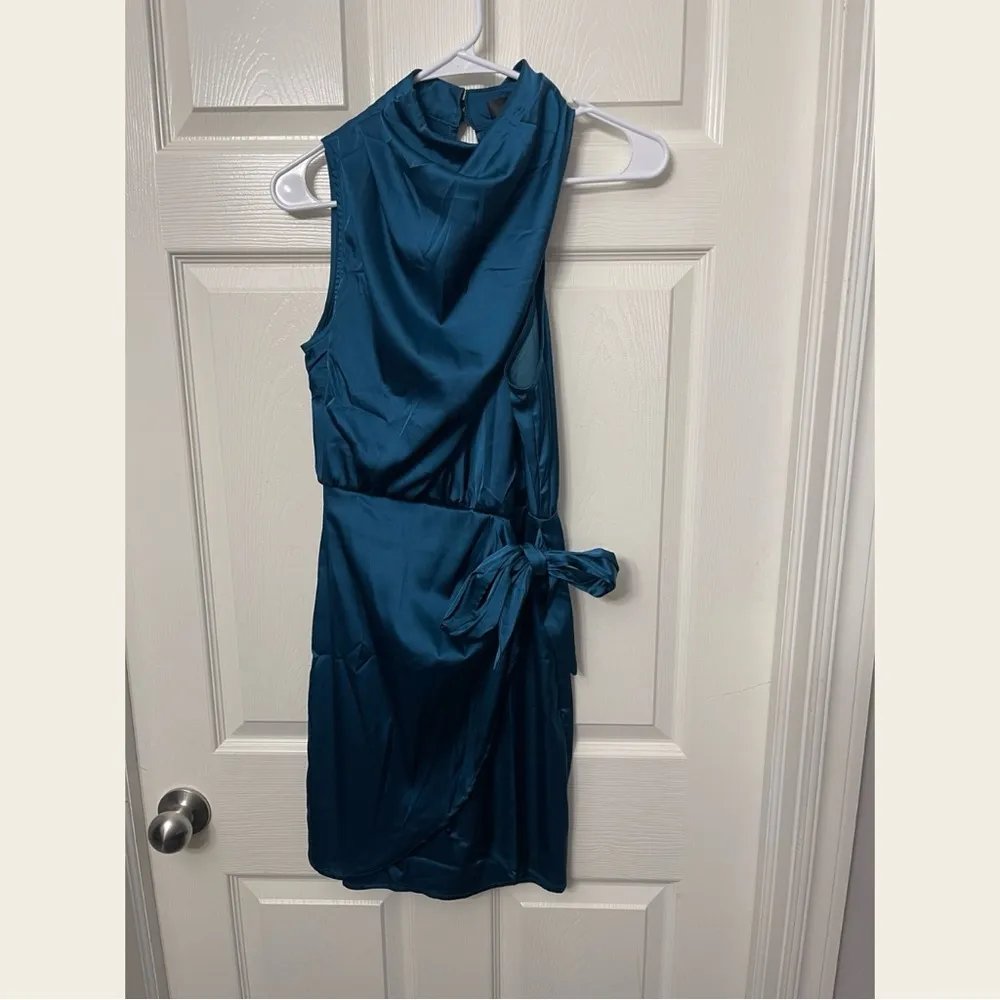 Satin Sleeveless Halter Neck Tie Waist Wrap Bodycon Cocktail Party Mini Dress! Green - Image 4