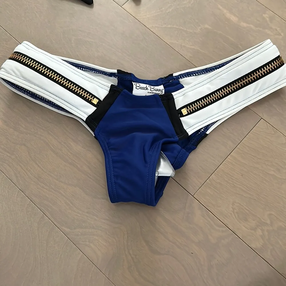 BNWT beach bunny endless summer bikini bottoms Brazilian zipper detail size XS - Image 3