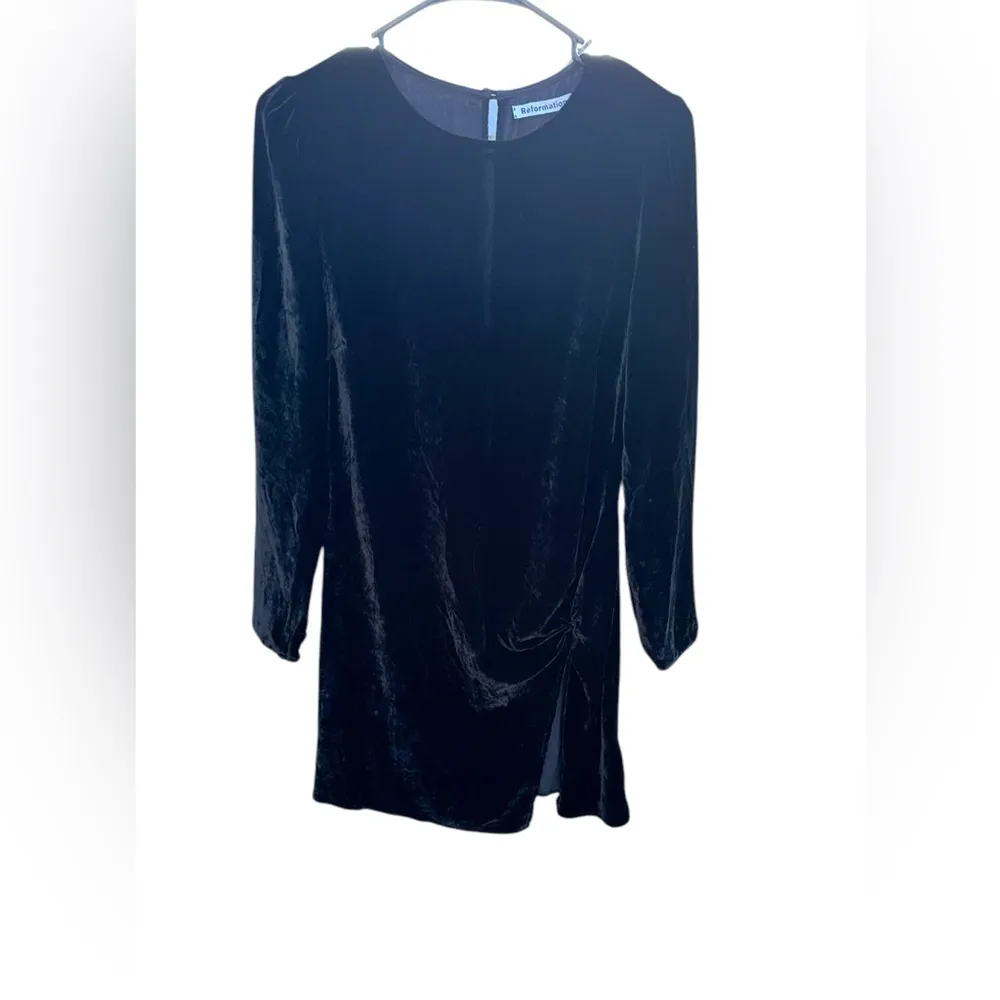 Reformation dress black ruched on the slit gorgeous mini dress SIZE 8 preowned - Image 2