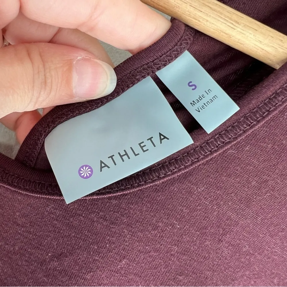 Athleta essence tie back tank in wild bloom burgundy size small open back - Image 7