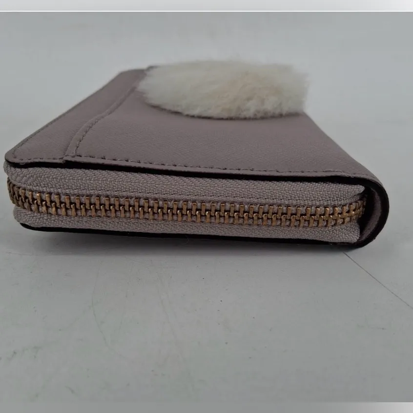 Kate Spade New York "Hop To It Neda" bunny zip-around wallet in the color Gray - Image 4