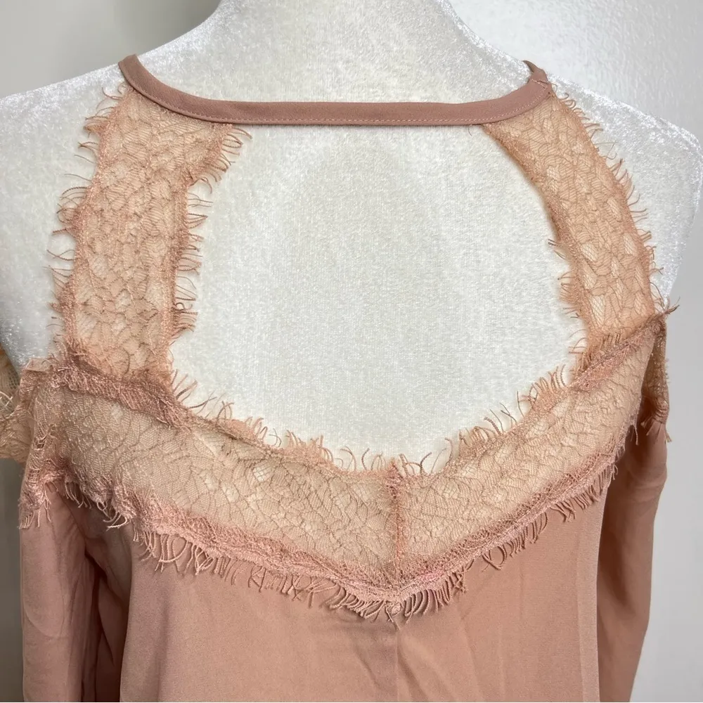 Tobi Lightweight Cold Shoulder Blouse Top Women’s Size Small Cut Out Back Lacey - Image 4
