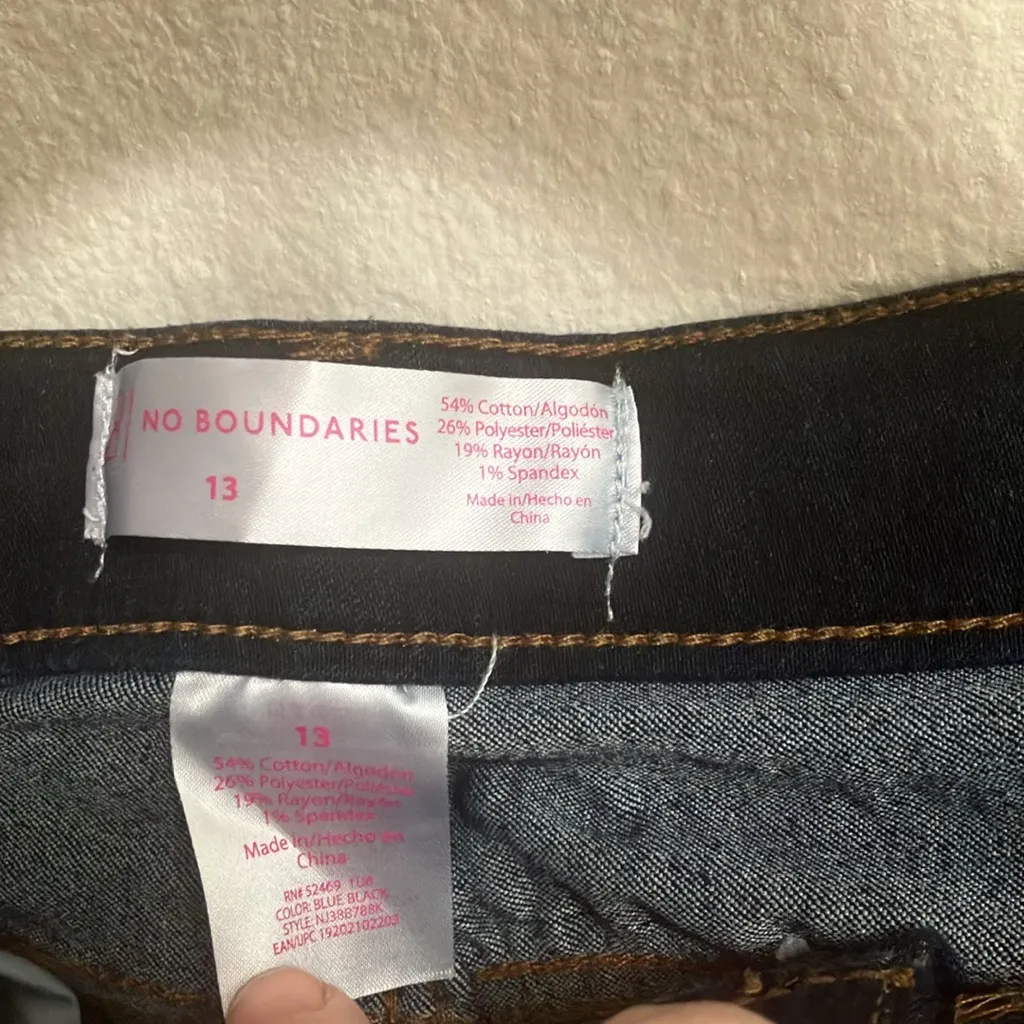 FINAL MARKDOWN No boundaries stretch jeans 13 - Image 3