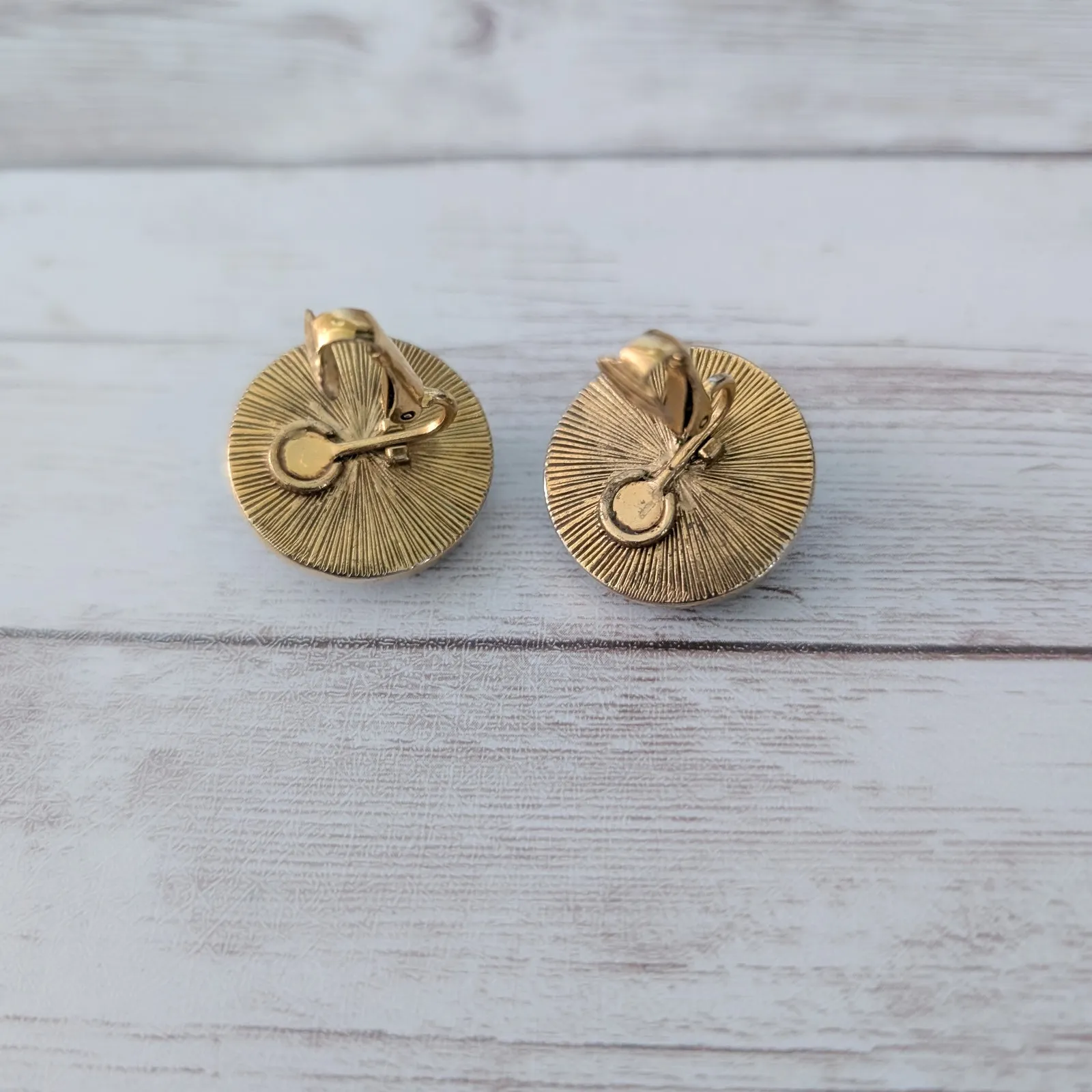 Vintage Clip On Earrings Faceted Black Gem with Gold Tone Halo Just Under 1" - Image 5