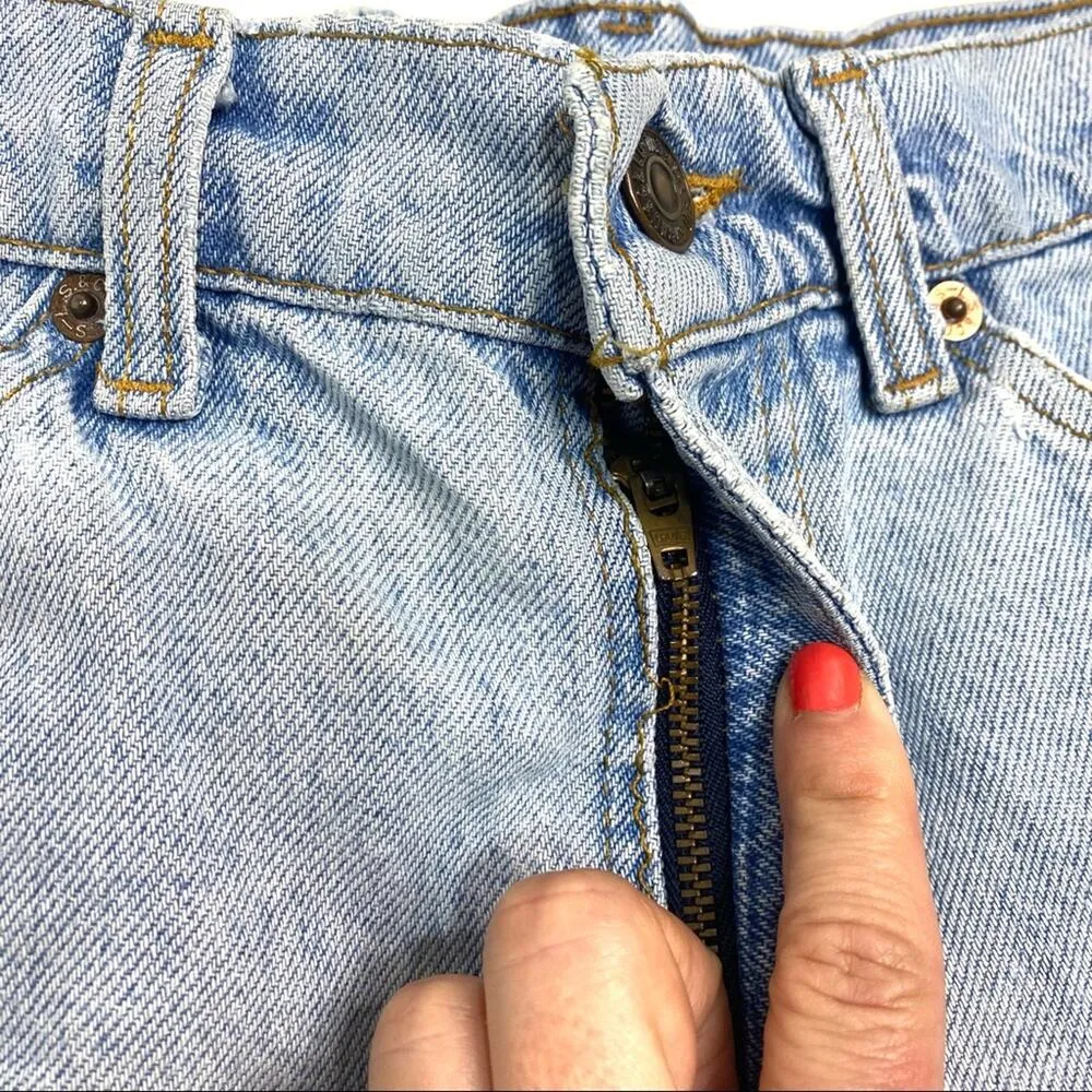 Levi’s Vintage ‘82 Orange Tab surged Hem 505 Light Wash Denim Shorts 31 - Image 3
