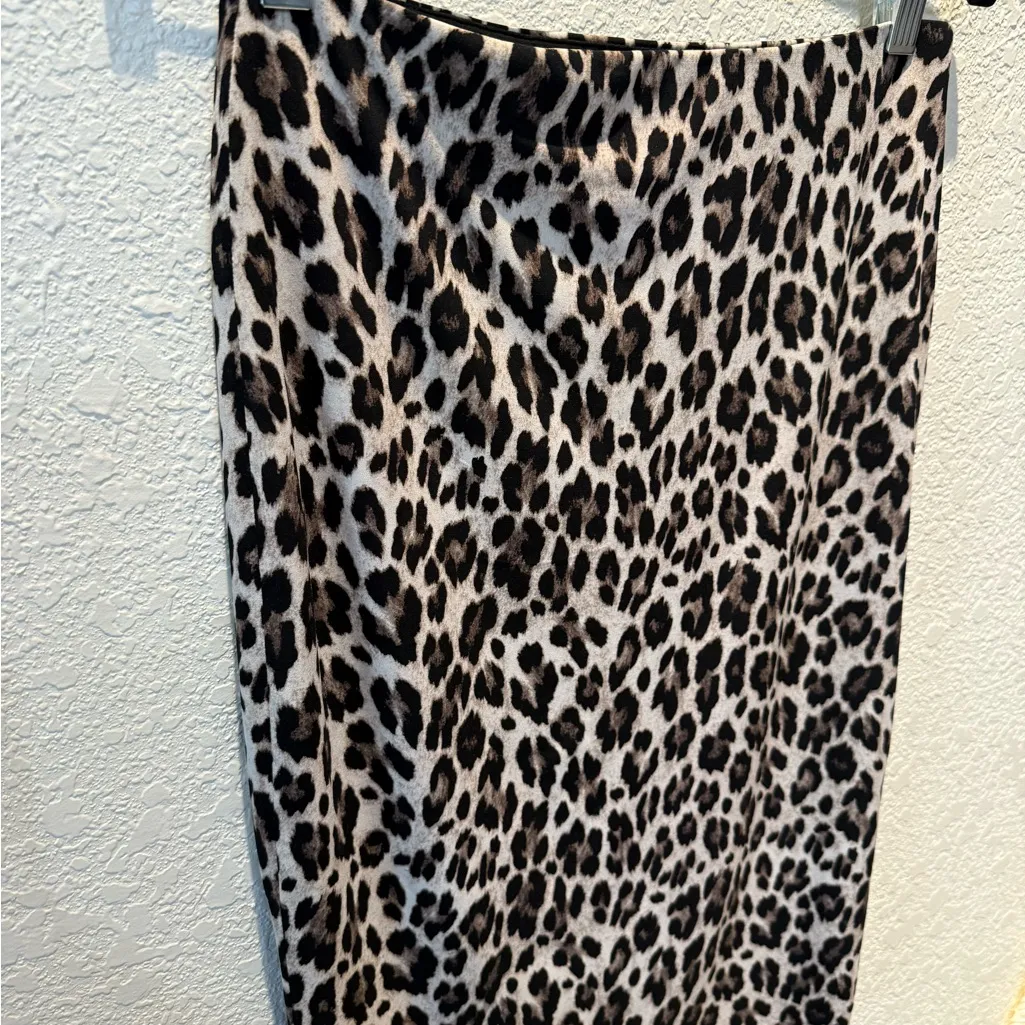 Vince Camuto Black and Cream Animal Print Pencil Skirt - Image 3