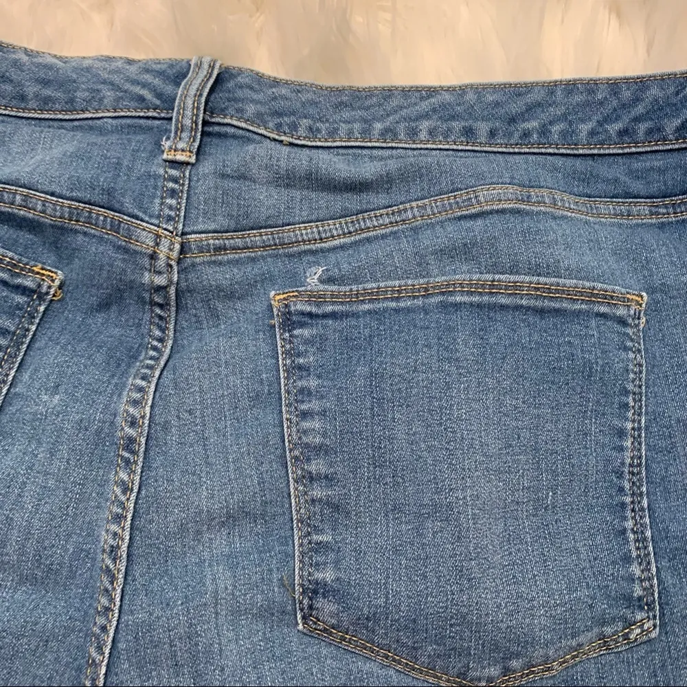 Universal Thread High Rise Cuffed Denim Short Light Wash - Image 12