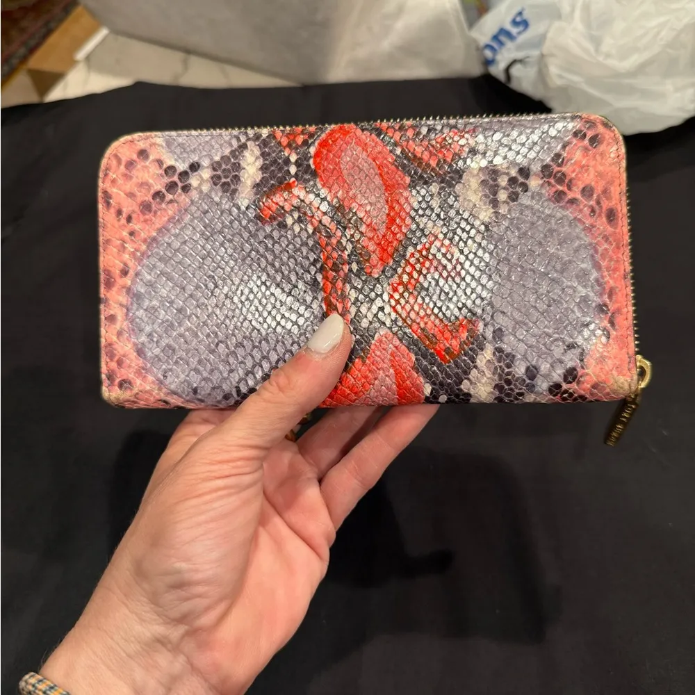 Tory Burch  LUXURY MULTI-COLOR PYTHON
PRINT WALLET - Image 12