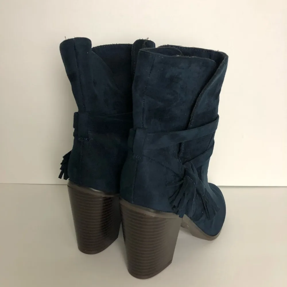 Parker & Sky Faux Suede Block Heel Booties Navy - Image 5