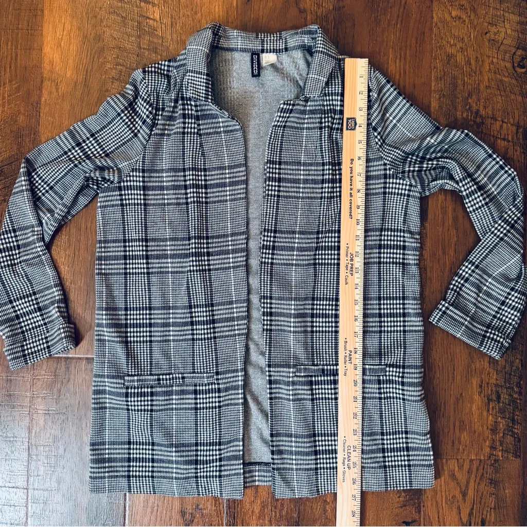 H&M DIVIDED black and white plaid blazer, size Small - Image 8