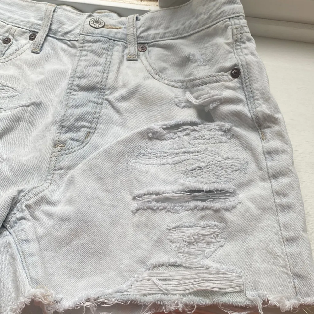 American eagle light color ripped shorts - Image 2