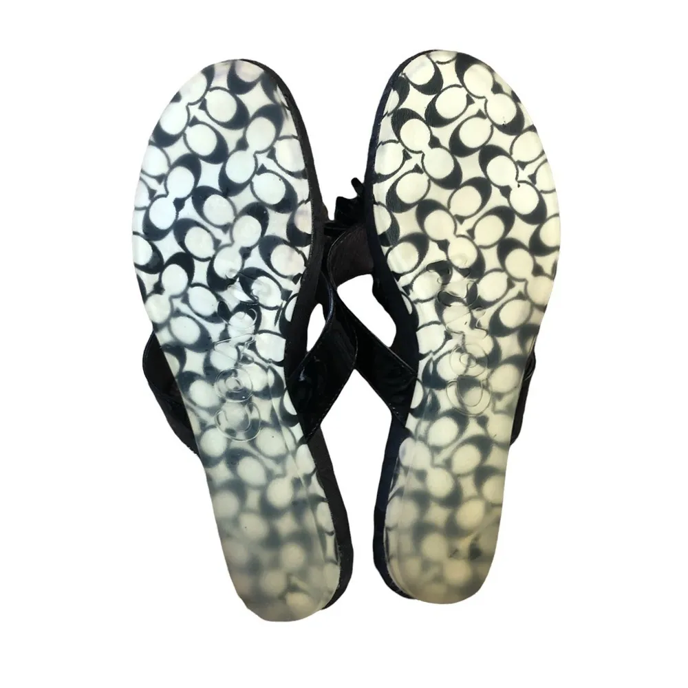 Authentic Coach Skye Thong  Sandal 9B  Patent Leather W/Flower Logo Black - Image 4