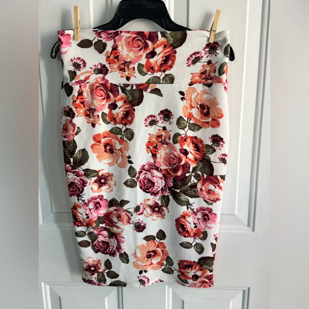 SILHOUETTE NYC Floral Pencil Skirt Women’s Size L Made in USA Stretch Fabric White Size L - Image 3