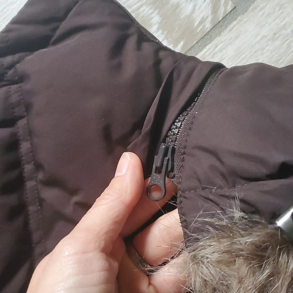 Gap Puffer Vest with Removable Faux Fur Trimmed Hood - Image 14