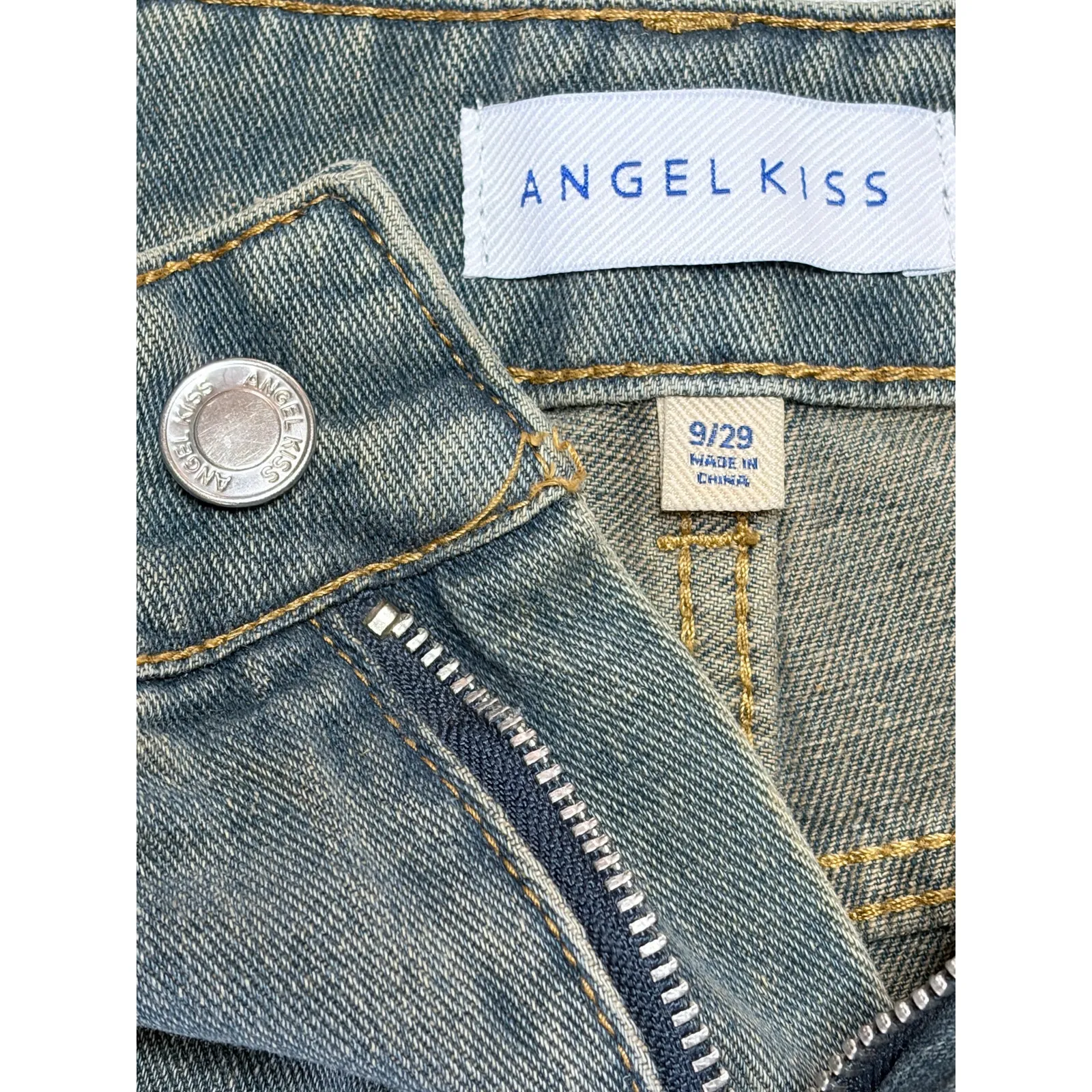 Angel Kiss Denim Flower Applique Shorts size 29 - Image 3