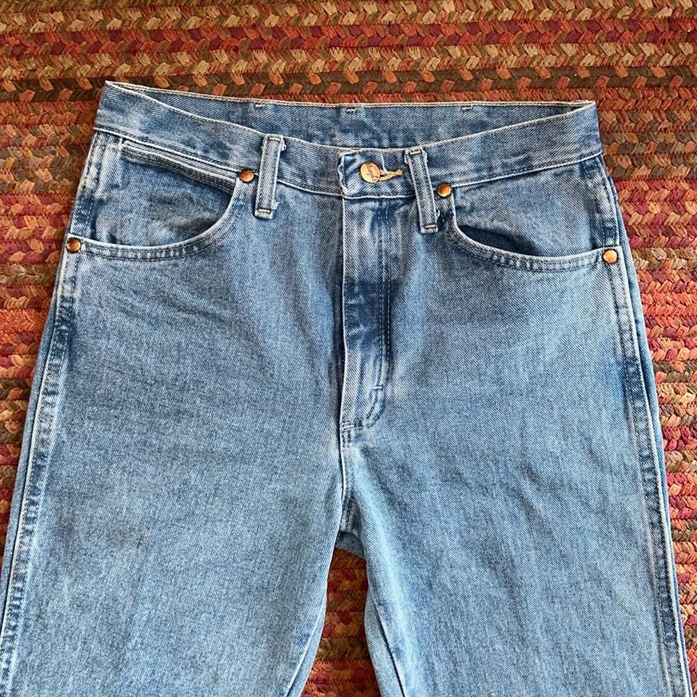 WRANGLER LIGHT WASH DENIM EQUESTRIAN COWBOY JEANS - Image 3