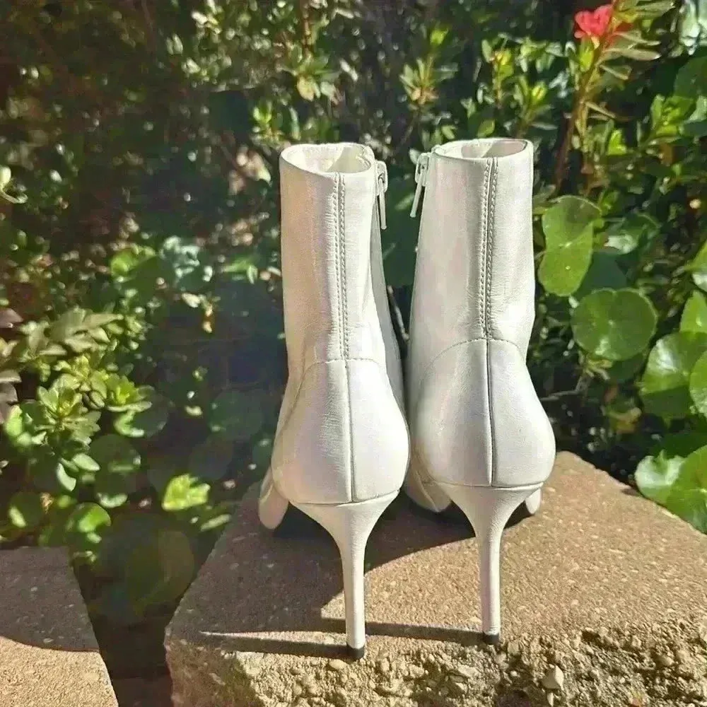 Jeffrey Campbell women’s daring vegan pointed toe booties size 5.5 - Image 9