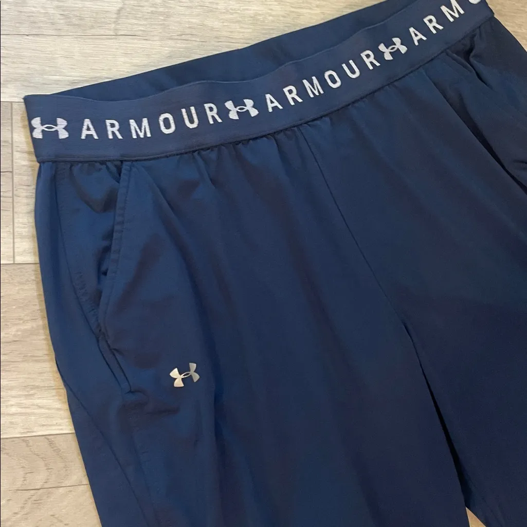 Under Armour women’s Navy Joggers crop capri large - Image 2