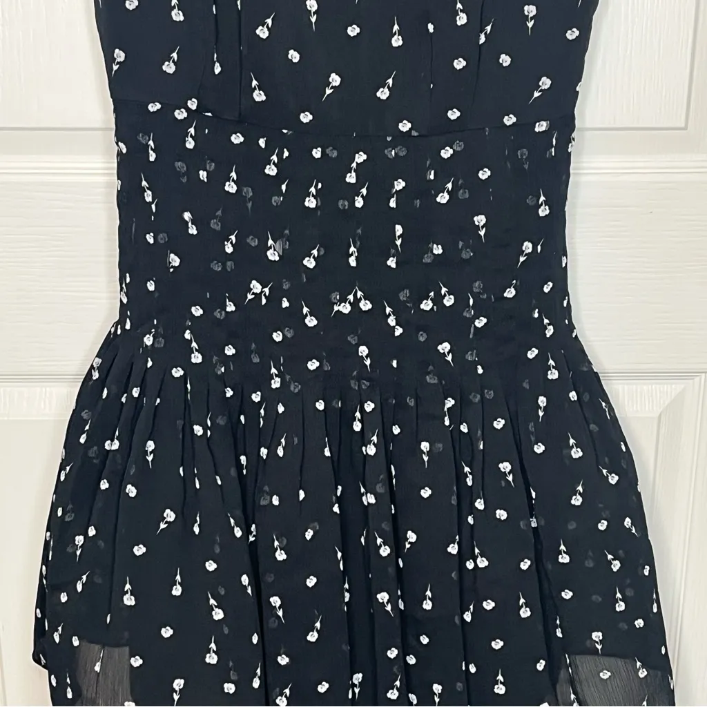 Ann Taylor Sz 4 T Sleeveless Floral Flare Pleated Dress Black White Floral Print - Image 4