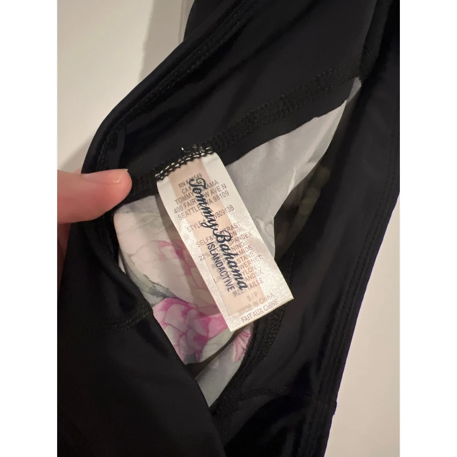 Tommy Bahama Black Floral Island Active Shorts – Size Small – Black Floral - Image 4